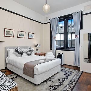 Zimmer mit Kingsize-Bett